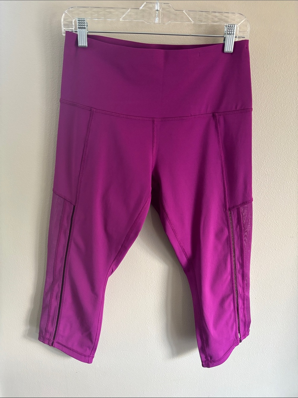 10 Lululemon mesh capri leggings
